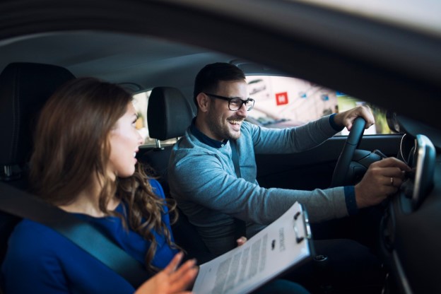 Booking driving lessons in Cambridge